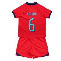 Camiseta Inglaterra Harry Maguire #6 Segunda Equipación Replica Mundial 2022 para niños mangas cortas (+ Pantalones cortos)